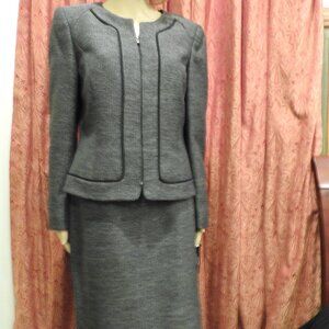 Tahari Arthur S. Levine Suit Black and White Womens Size 10 Jacket and Skirt